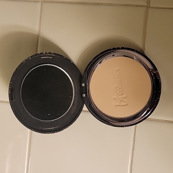 it Cosmetics Celebration Foundation - Picture 6 of 6